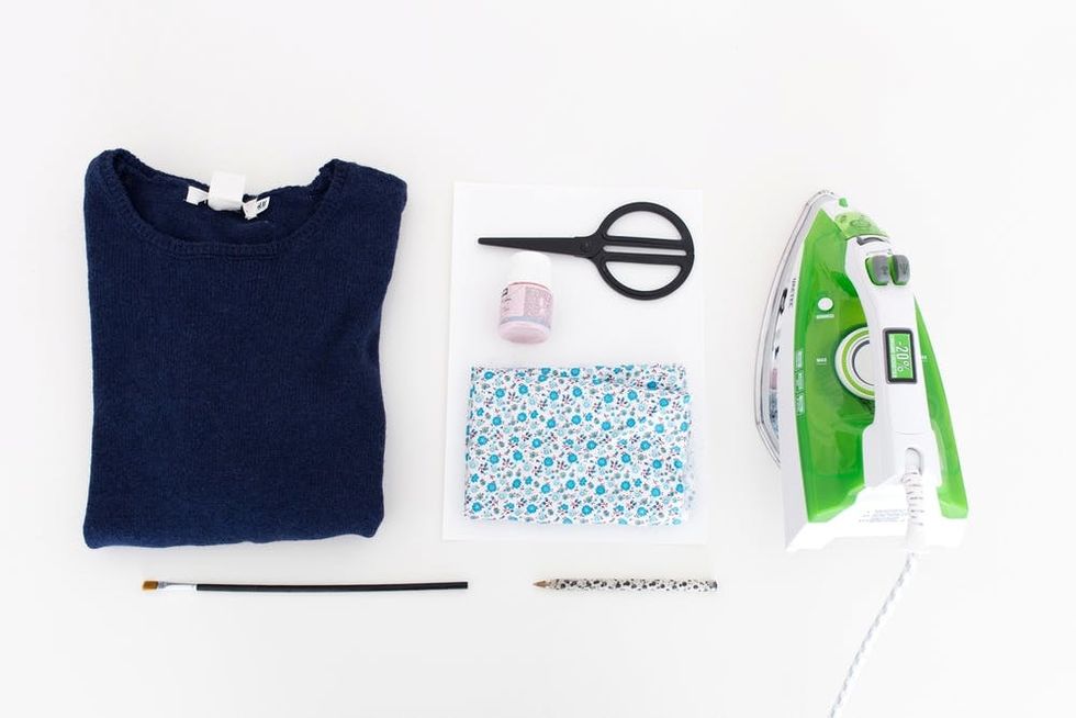 Valentine's Sweater - Reese Witherspoon outfit_0000