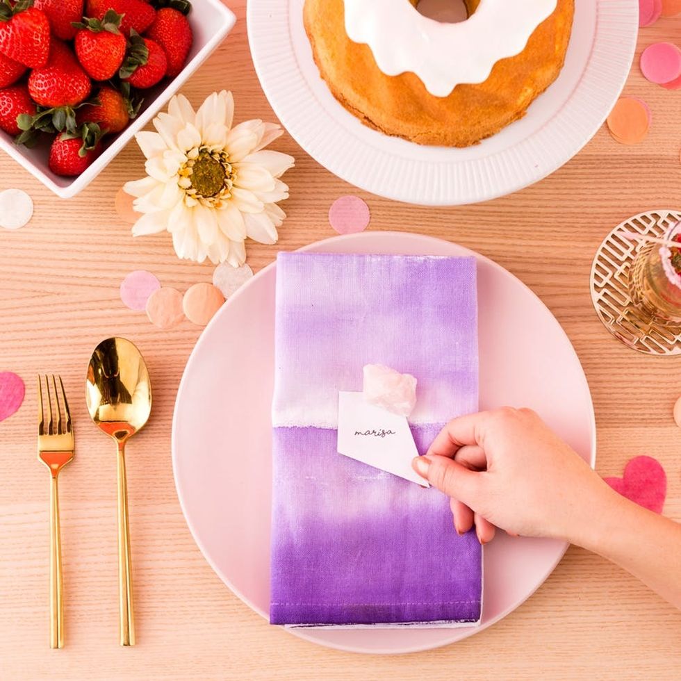 Valentines_Gemstone_Brunch_133_PlaceSettingHand