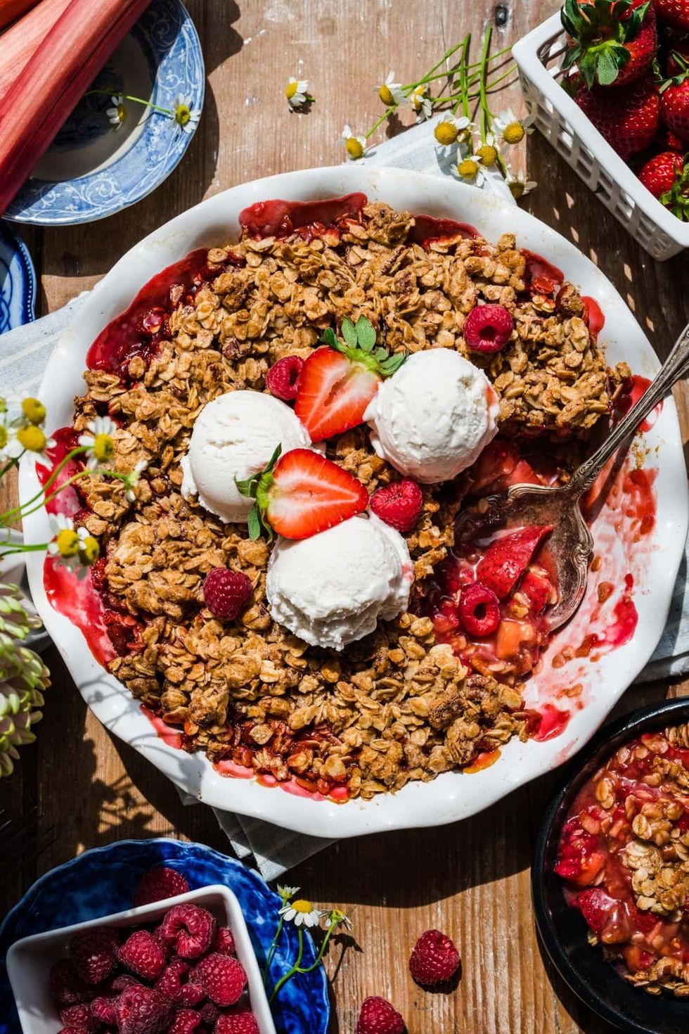 VEGAN AND GLUTEN FREE STRAWBERRY RHUBARB CRISP