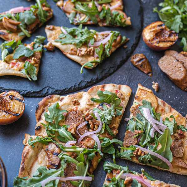 VEGAN BBQ RECIPES \u2013 GRILLED PEACHES & PIMENTO PIZZA