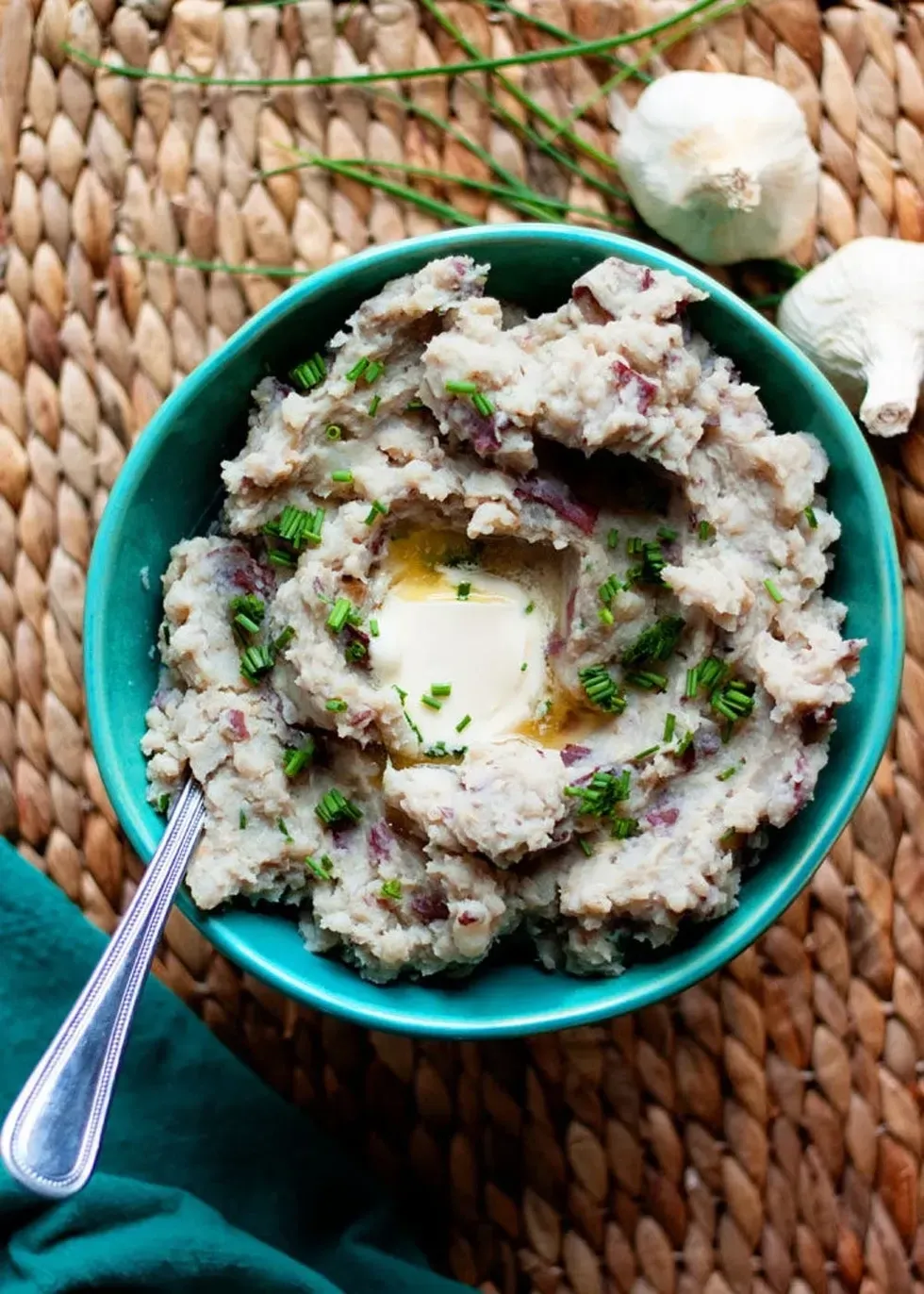 Vegan Mashed Potatoes With Garlic and Chives