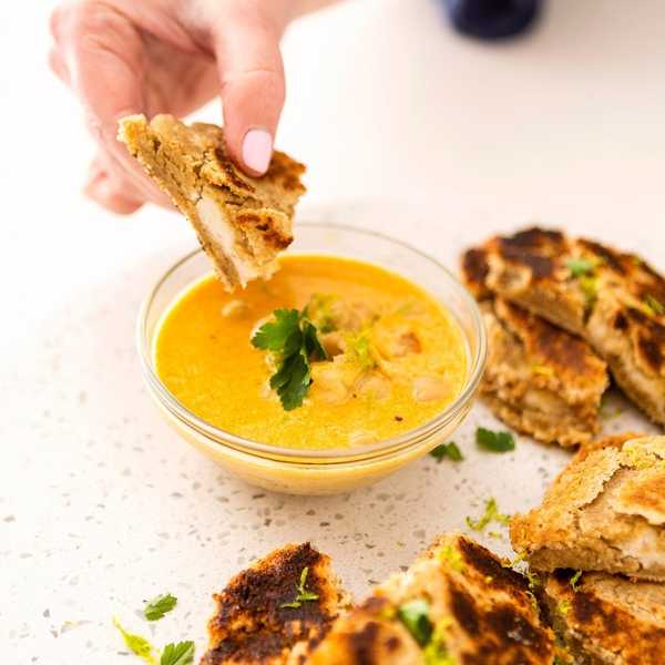 Vegan \u201cCheesy\u201d Bread With Chickpea Curry Dip
