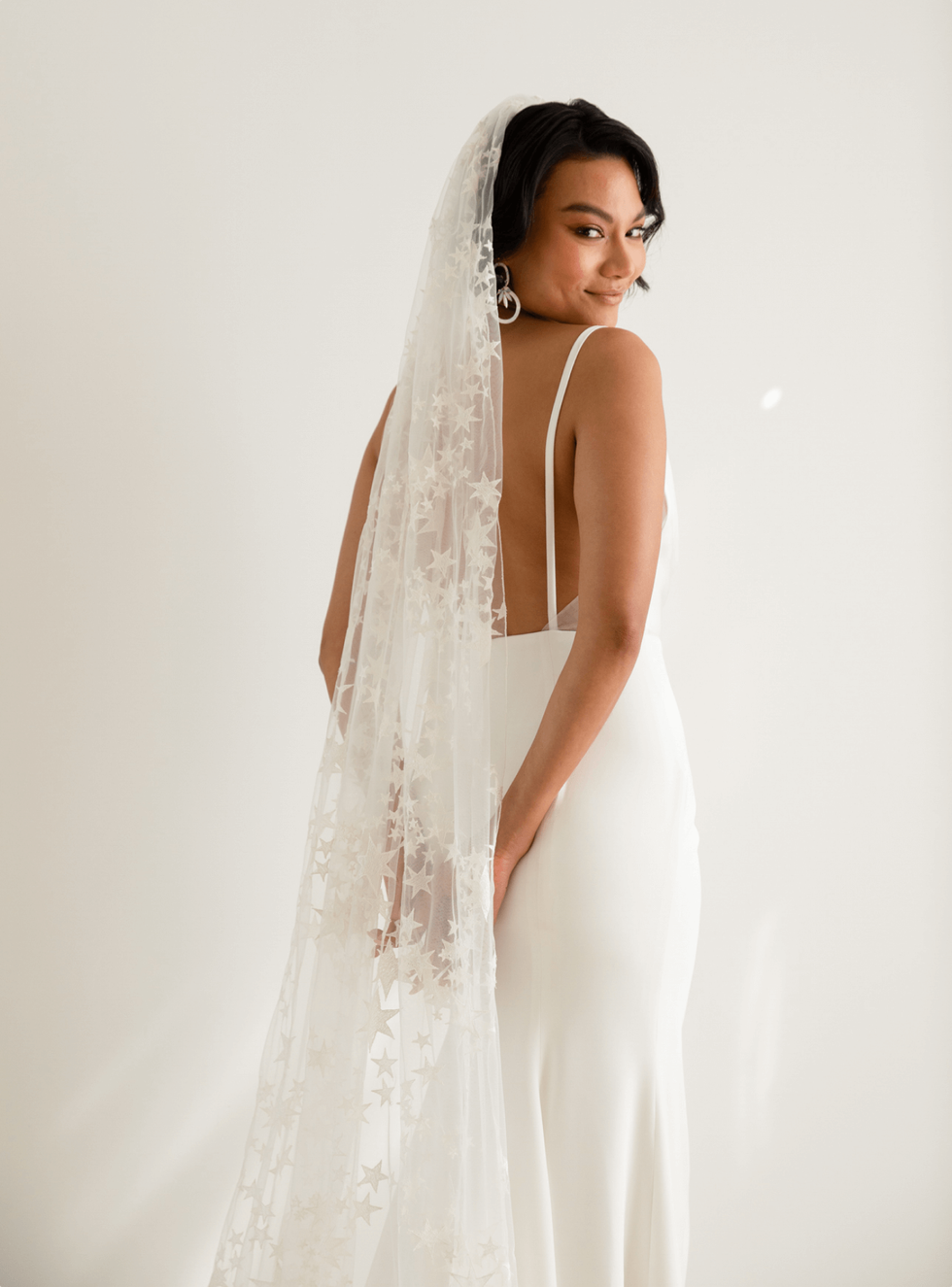 veil and simple wedding dresses