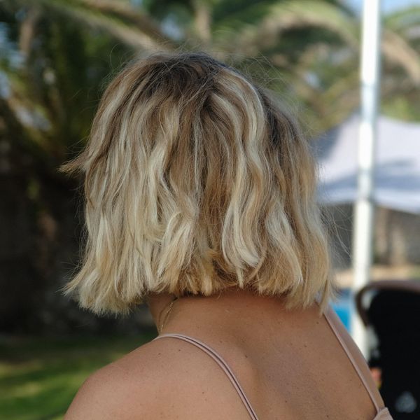 what to bring to the beach for the perfect beach hair