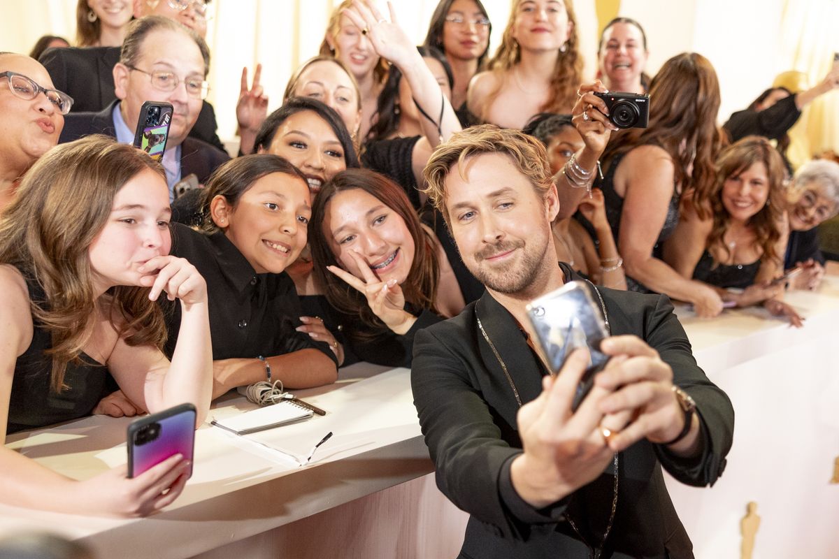 When is Ryan Gosling hosting SNL season 49?