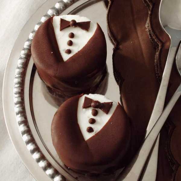 White Chocolate Tuxedo Cheesecake