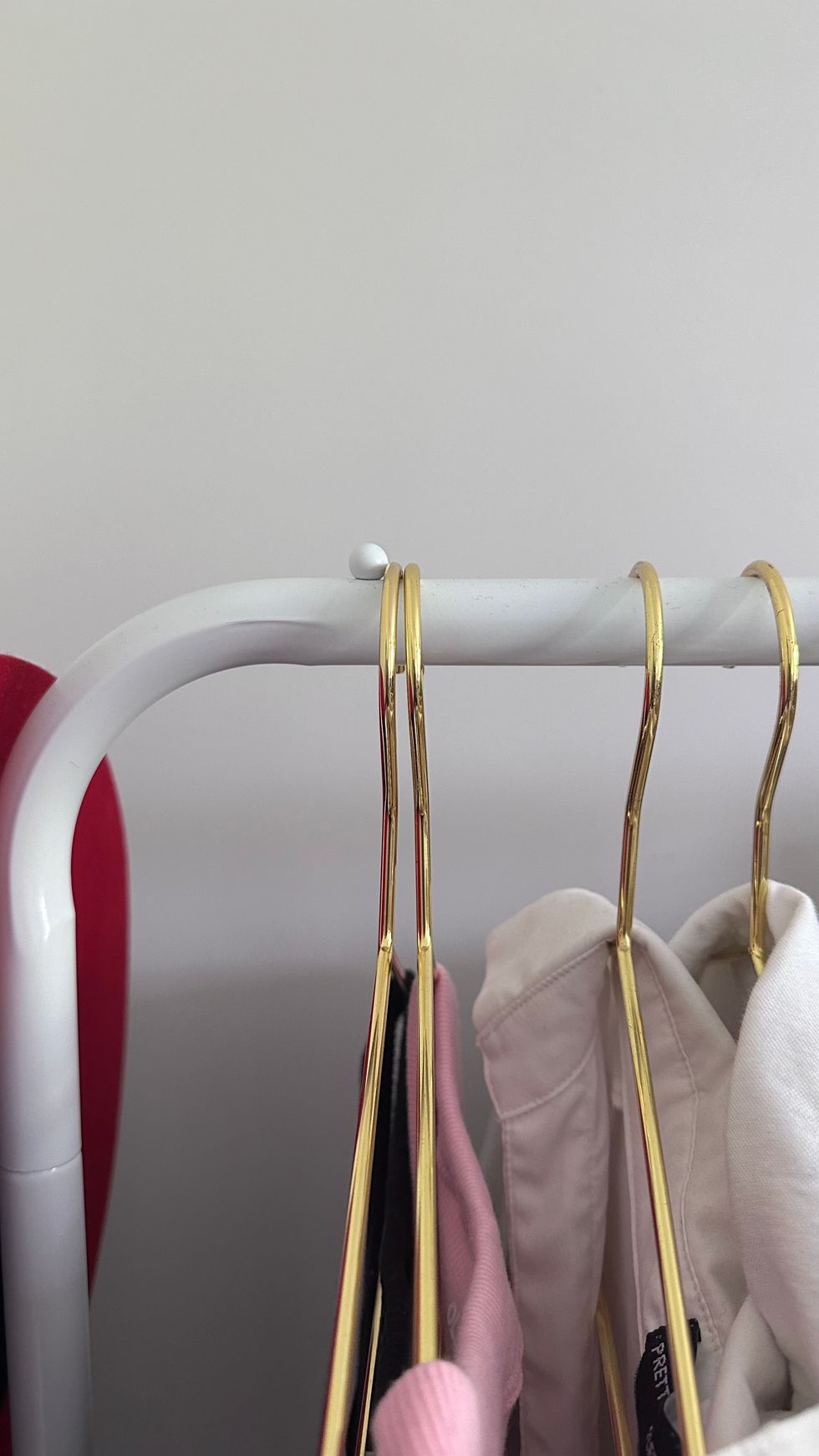white clothing rack anti-slip beads