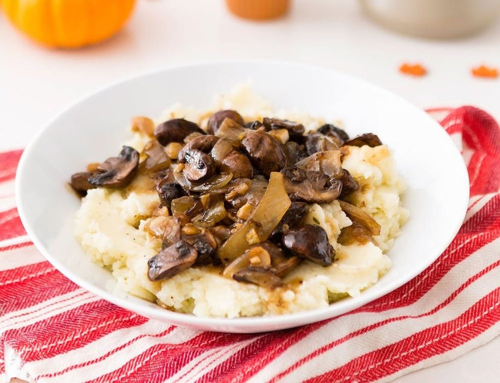 Whole30 Mashed Potatoes With Mushroom Gravy