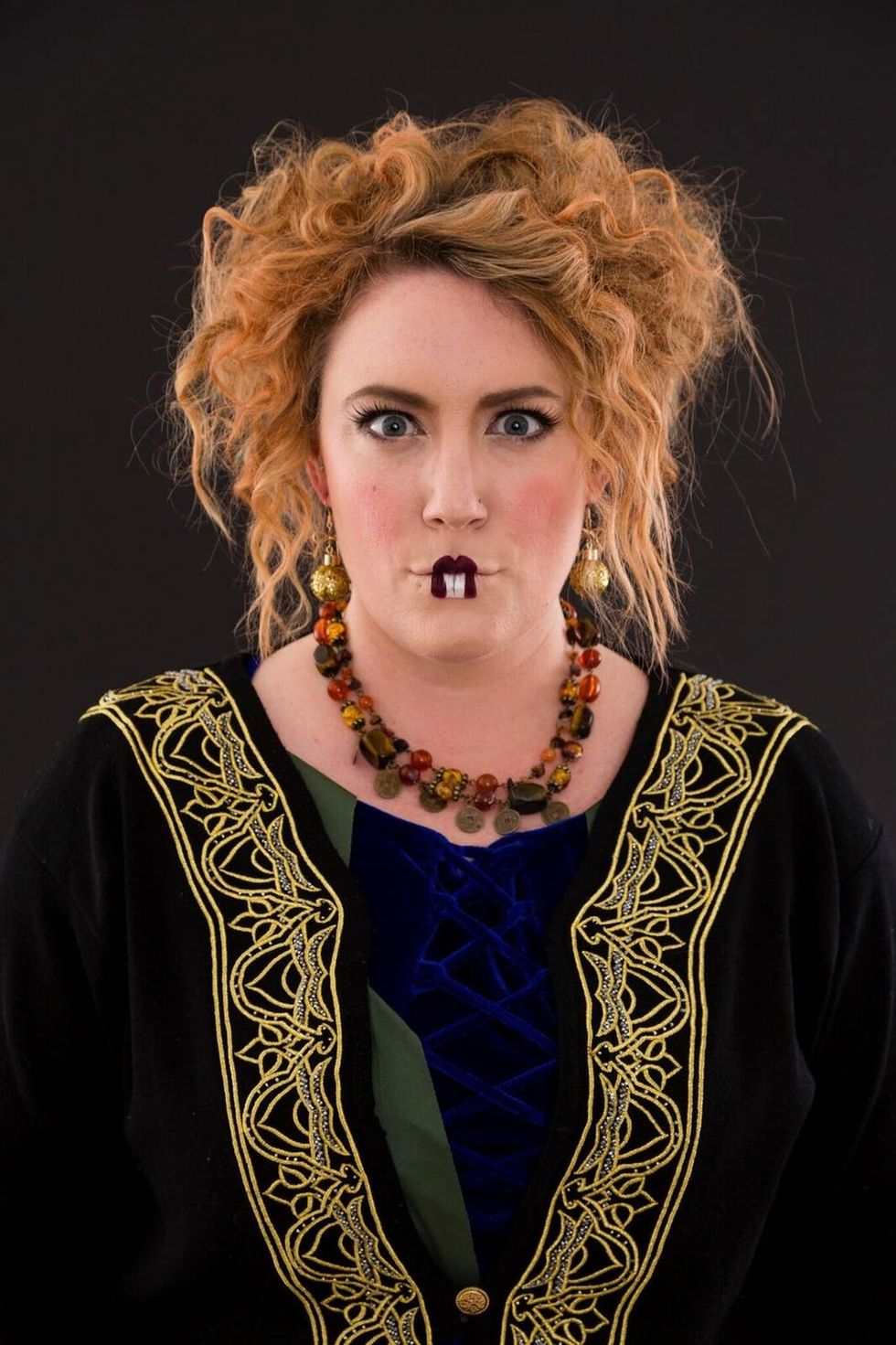 Woman dressed up as Winifred Sanderson from Hocus Pocus. 