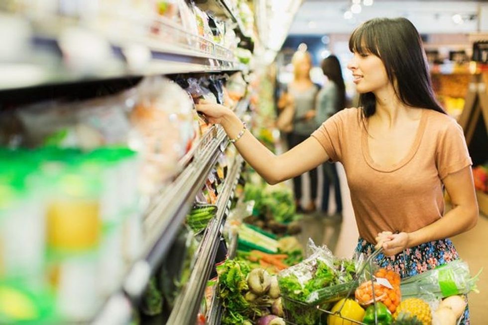 woman-grocery-shopping