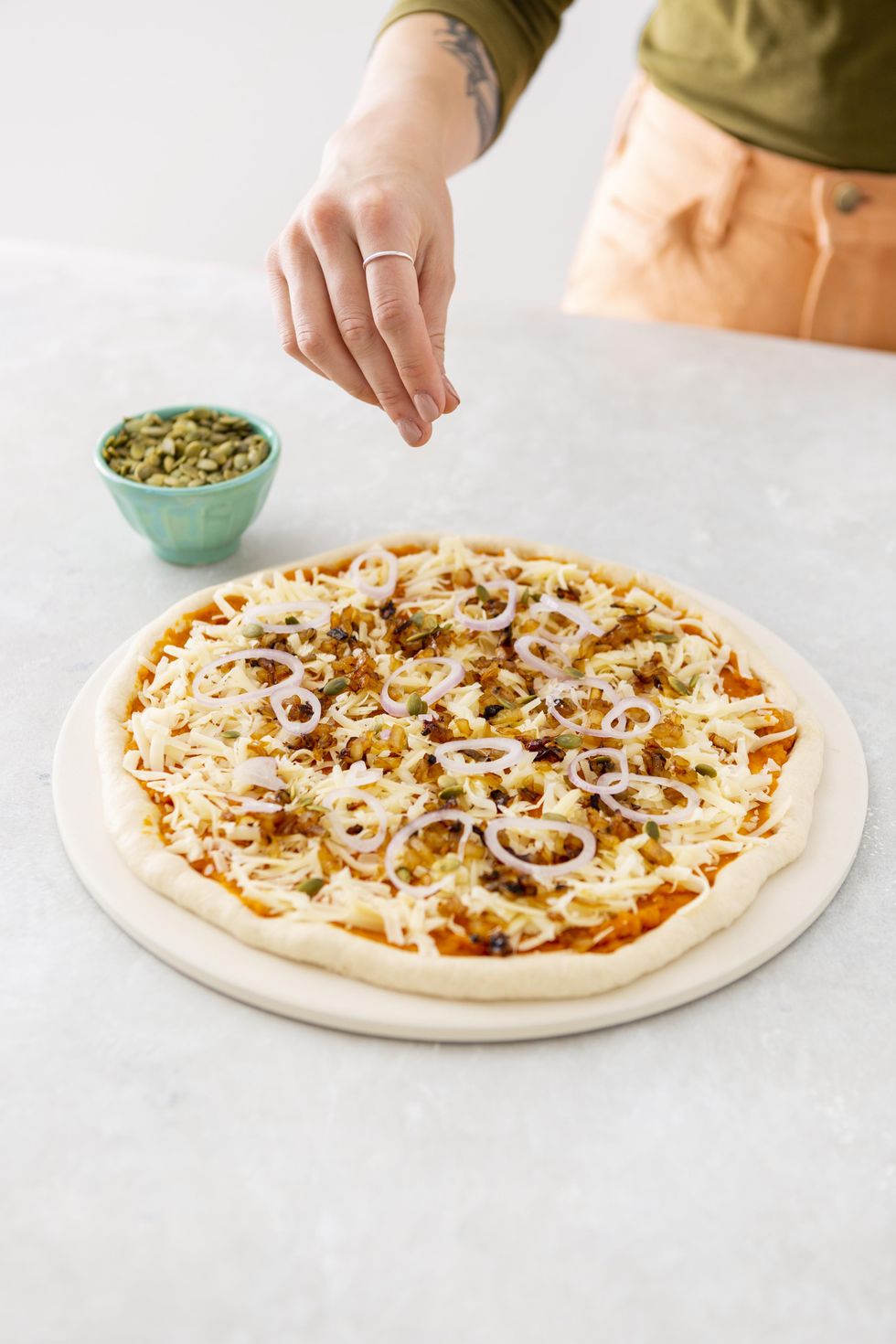 woman making a veggie pizza