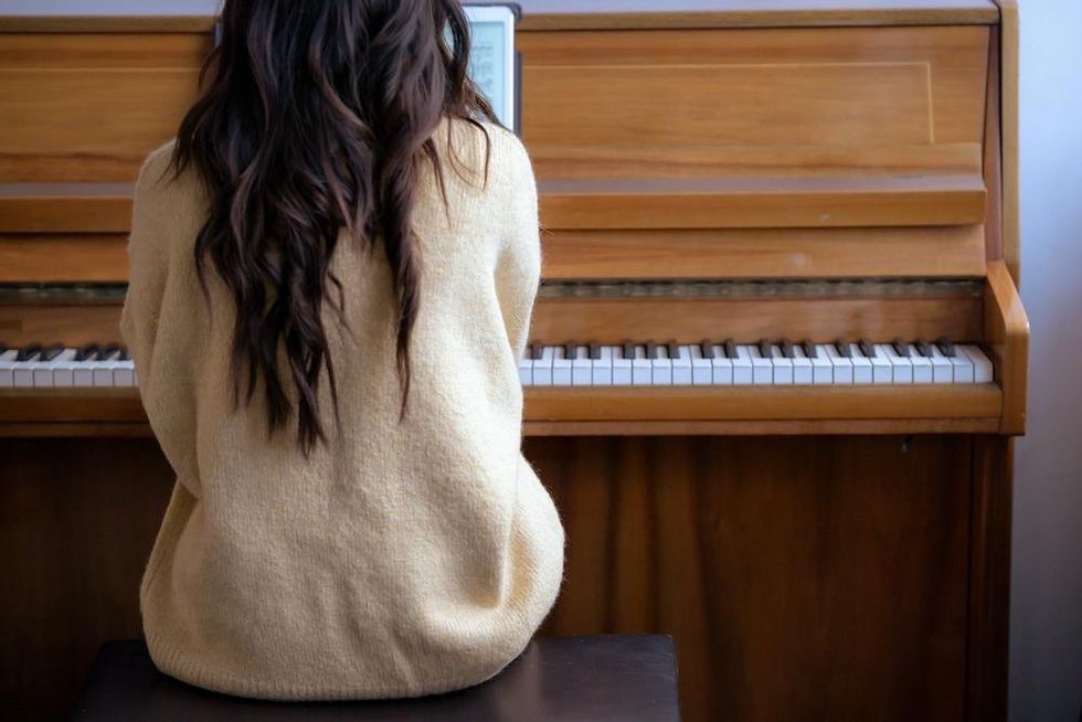 woman playing piano