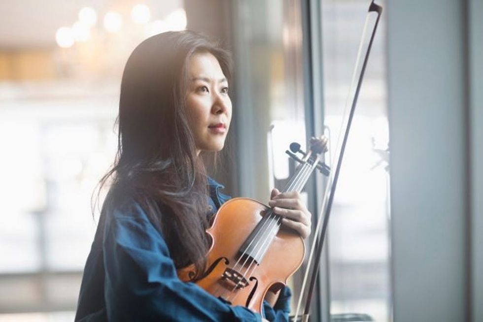 woman-playing-violin-header