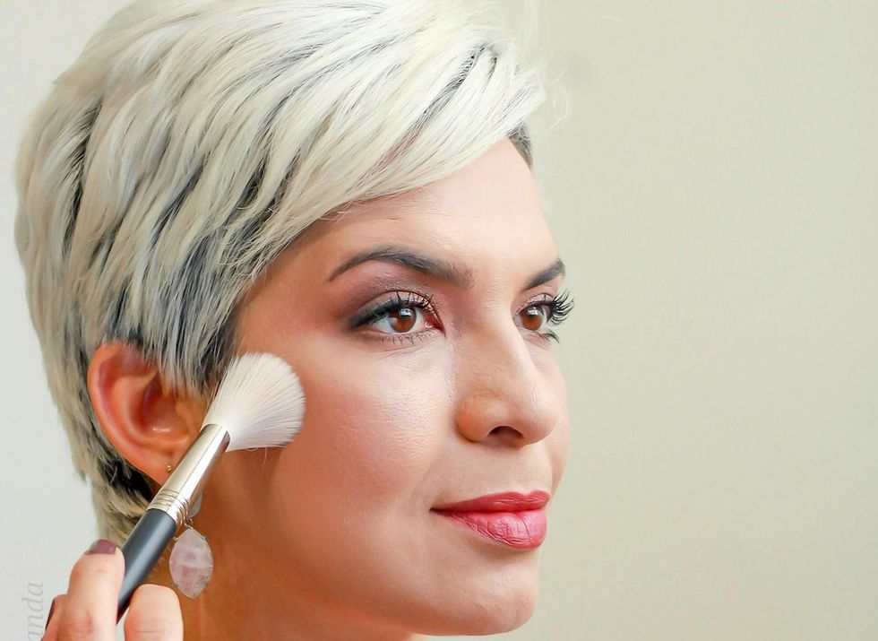 woman putting on makeup