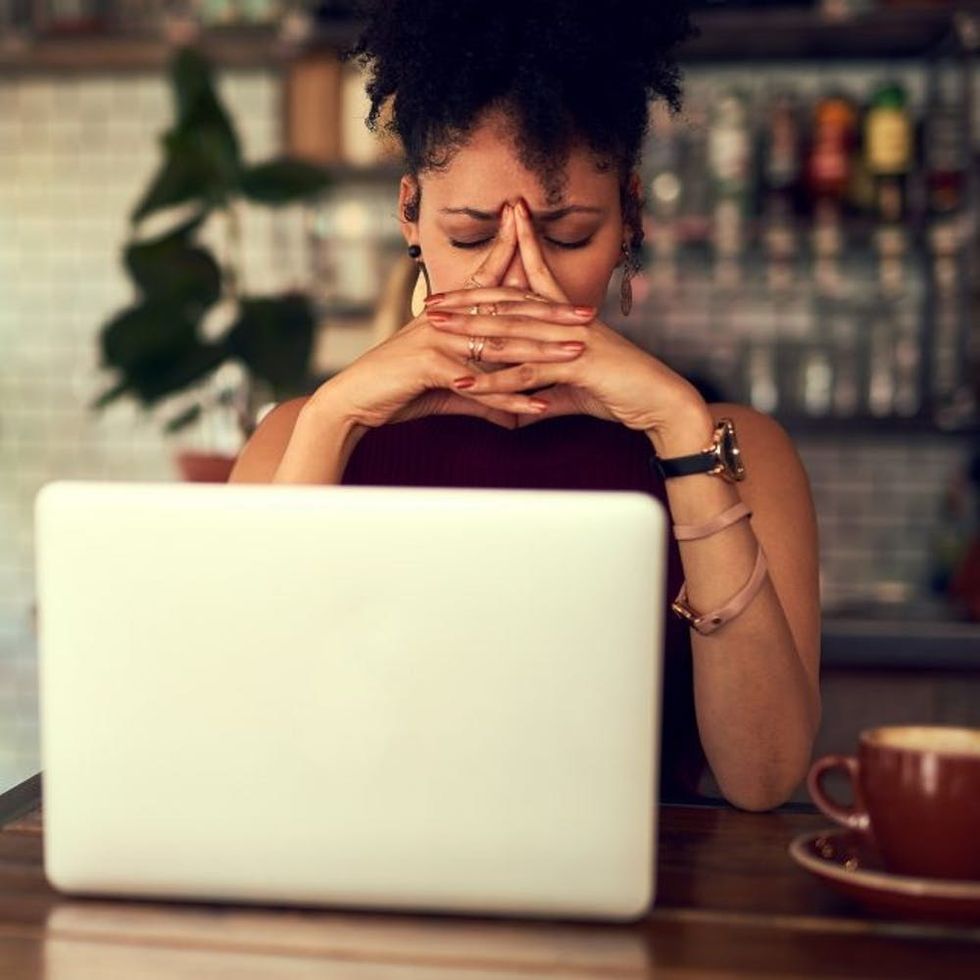 woman-stressed-out-at-laptop