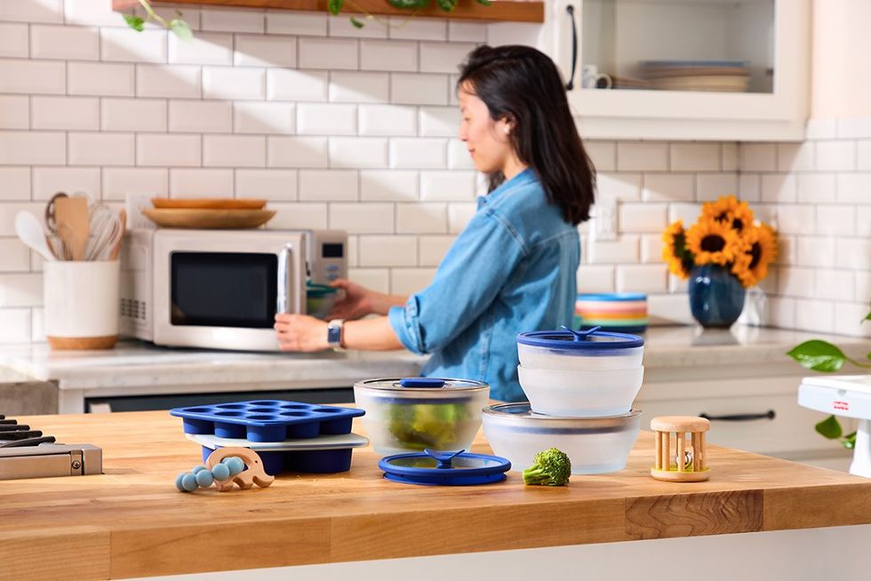 woman using anyday parent set