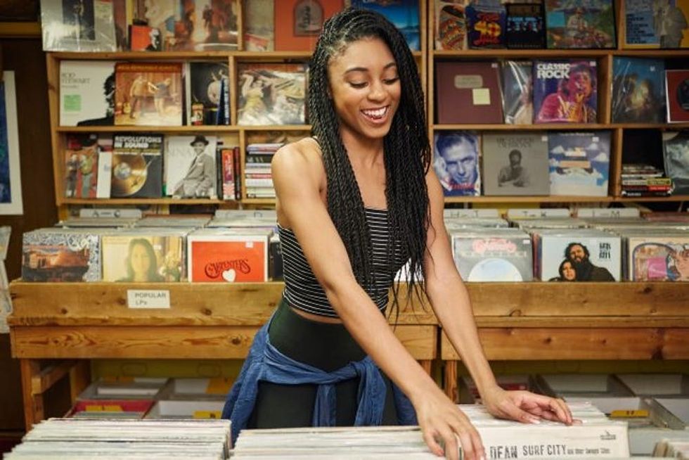 woman-vinyl-store-header