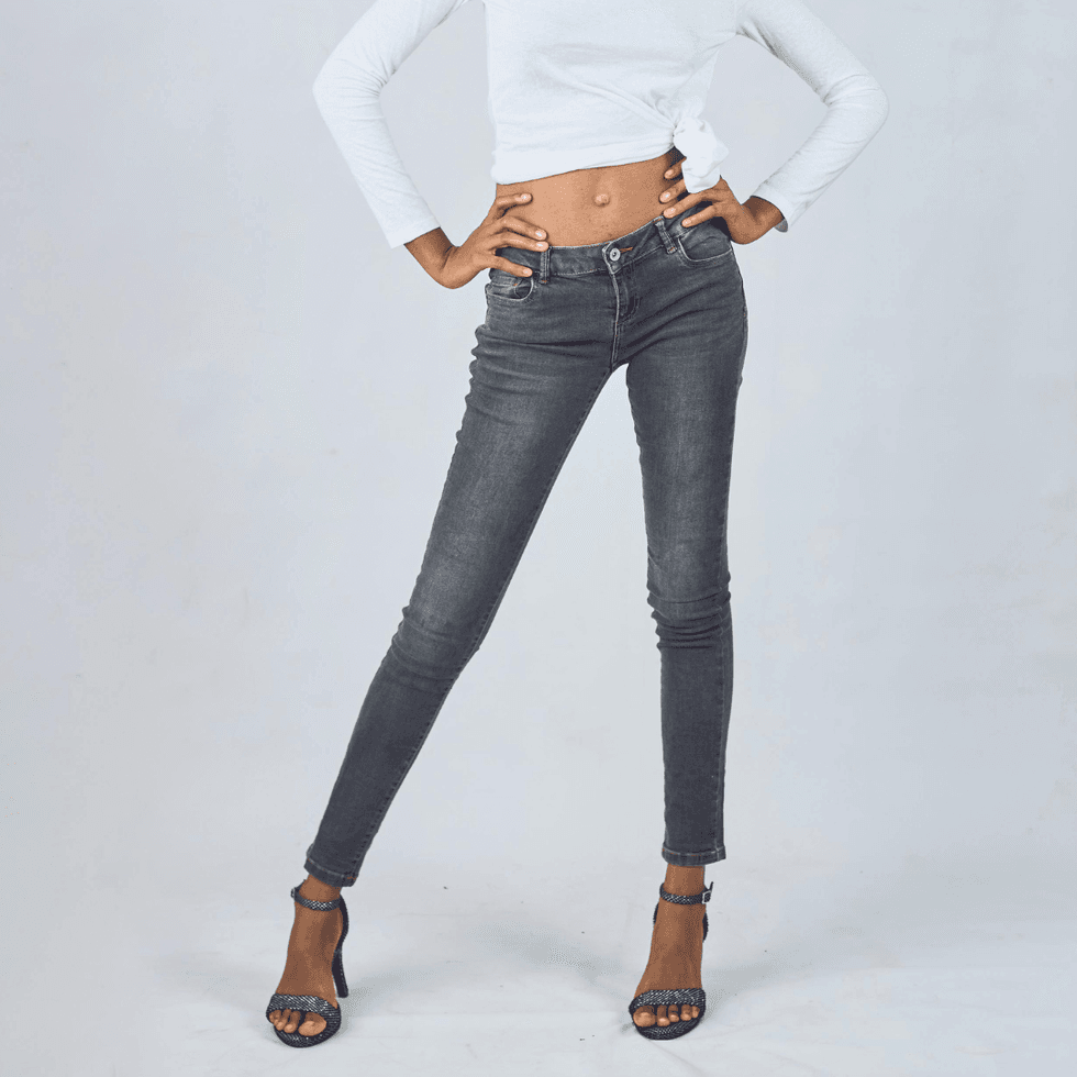 Woman wearing dark blue skinny jeans with heels