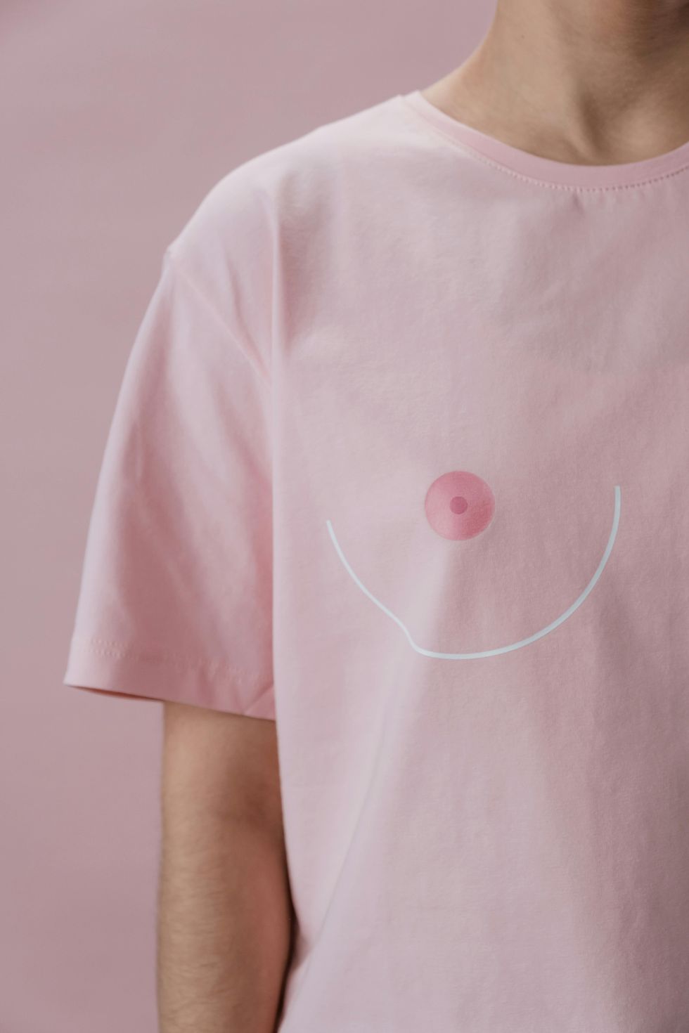 woman wearing pink t-shirt