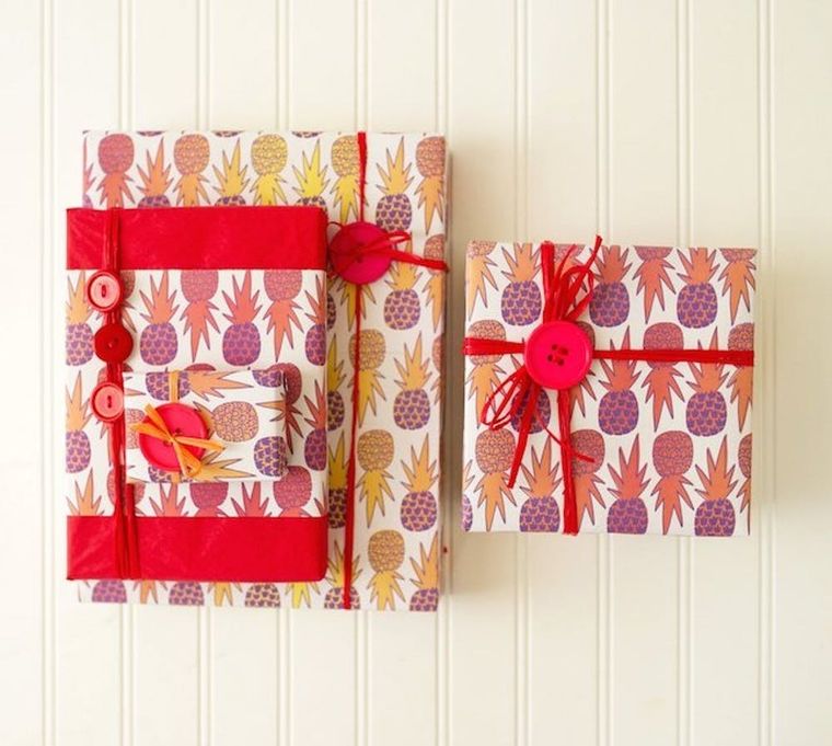 Gift Wrapping: Peach & Gold Bees Gift Wrap