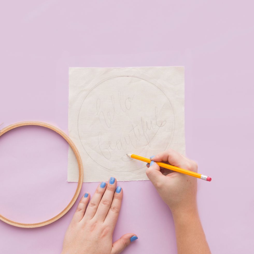 Write or draw your design in the middle of the traced circle.