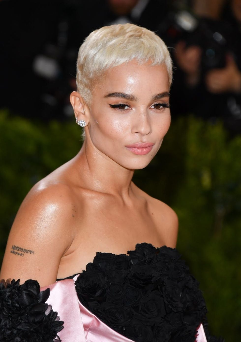 Zoe Kravitz rocking a creamy blonde crop haircut.